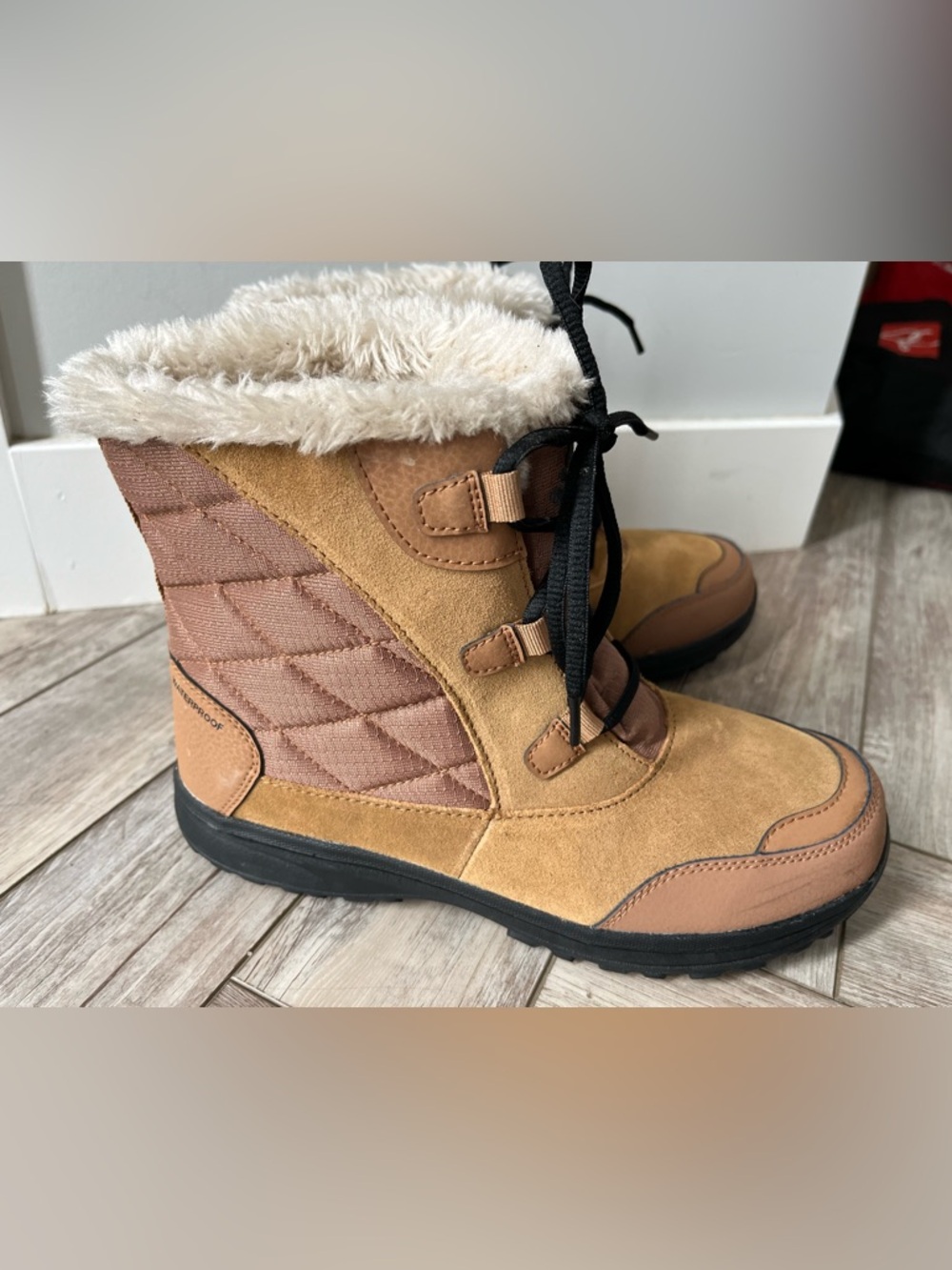 New without Tags-Columbia Cream Faux Fur Lined waterproof Boots
